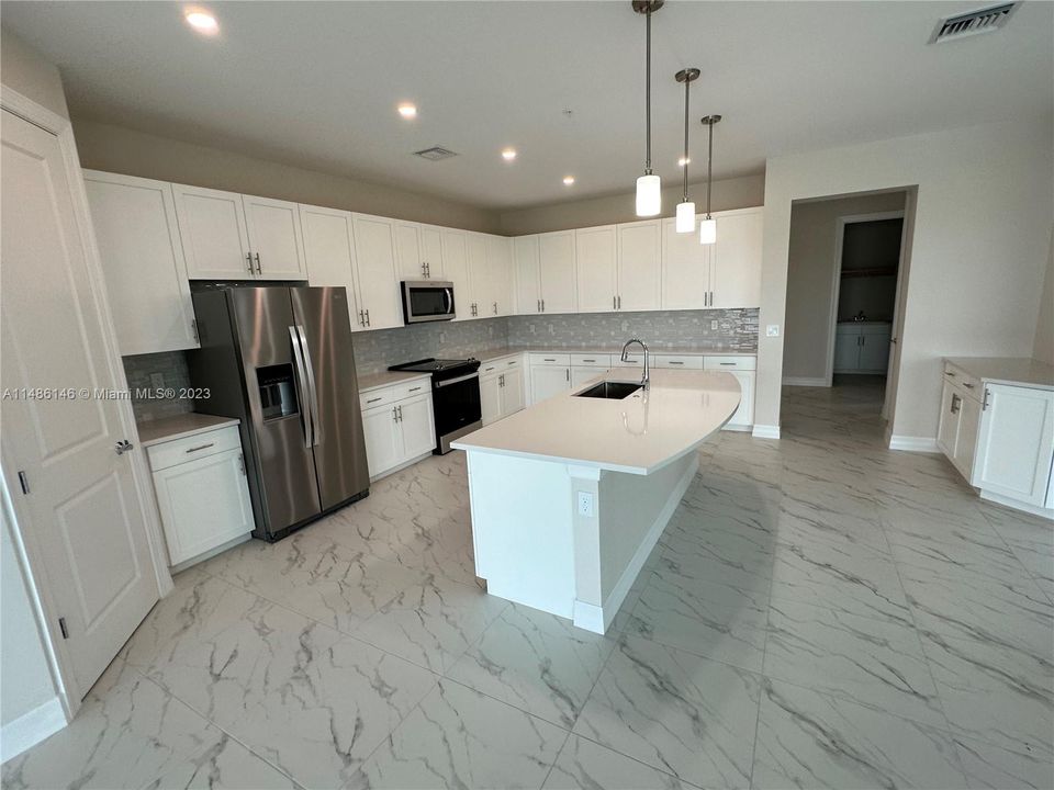 最近租的: $4,200 (3 贝兹, 2 浴室, 2444 平方英尺)