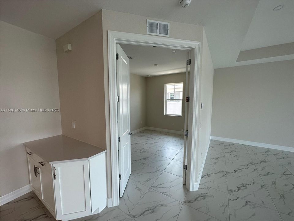 最近租的: $4,200 (3 贝兹, 2 浴室, 2444 平方英尺)