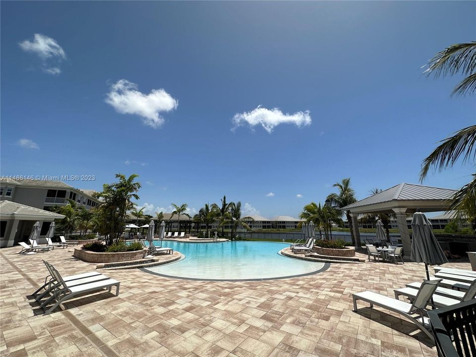 最近租的: $4,200 (3 贝兹, 2 浴室, 2444 平方英尺)