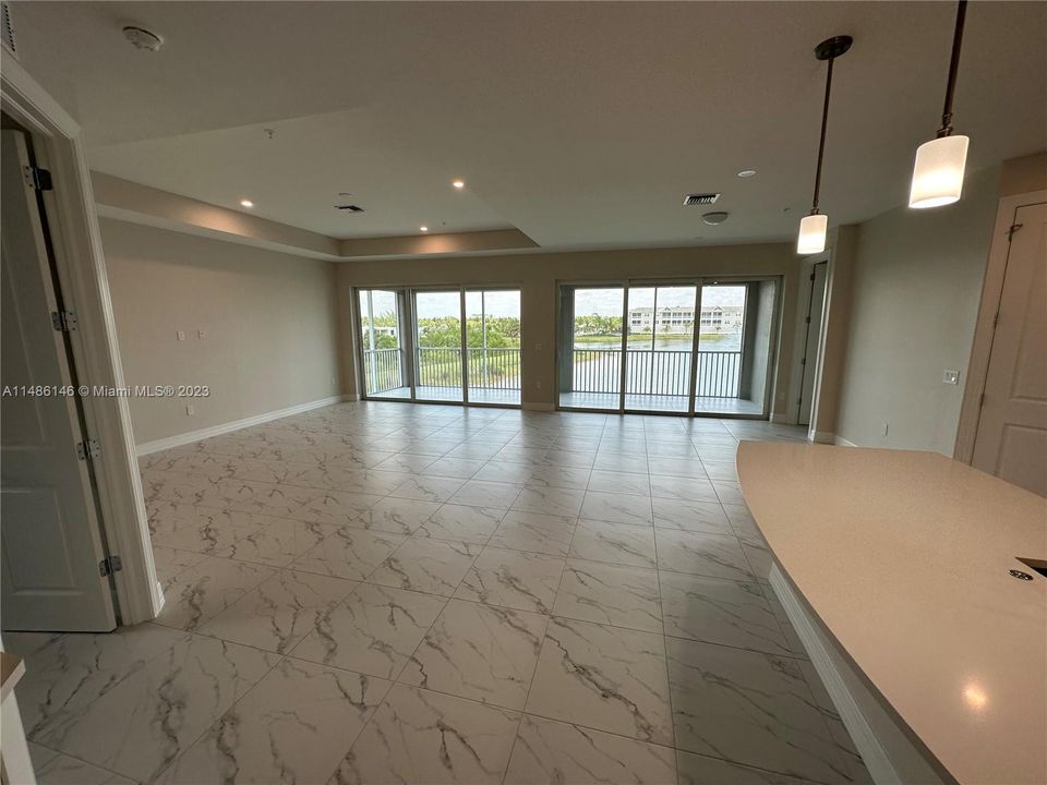 最近租的: $4,200 (3 贝兹, 2 浴室, 2444 平方英尺)