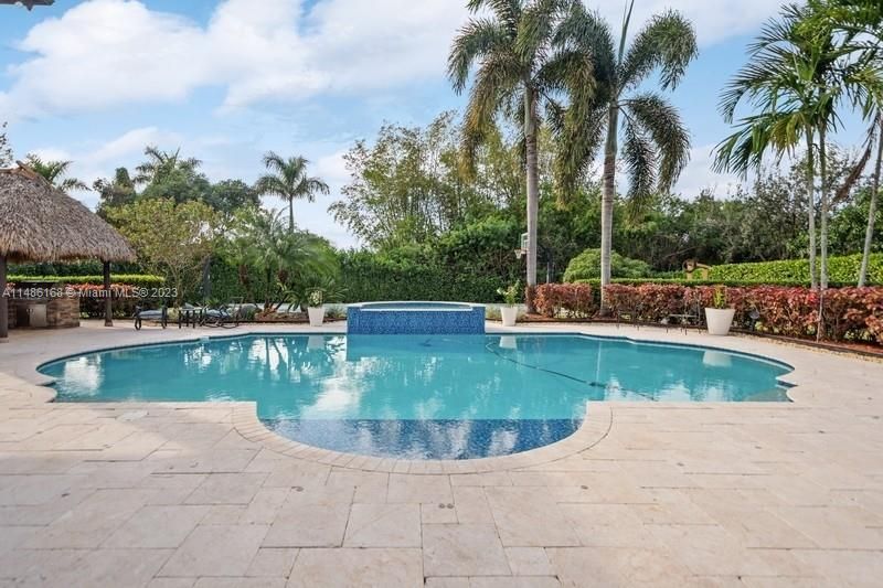 Recently Sold: $2,000,000 (6 beds, 7 baths, 5870 Square Feet)