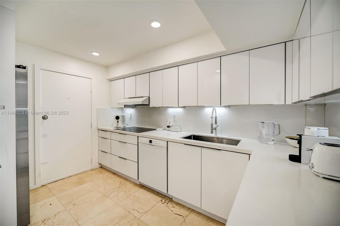 For Sale: $830,000 (2 beds, 2 baths, 1258 Square Feet)