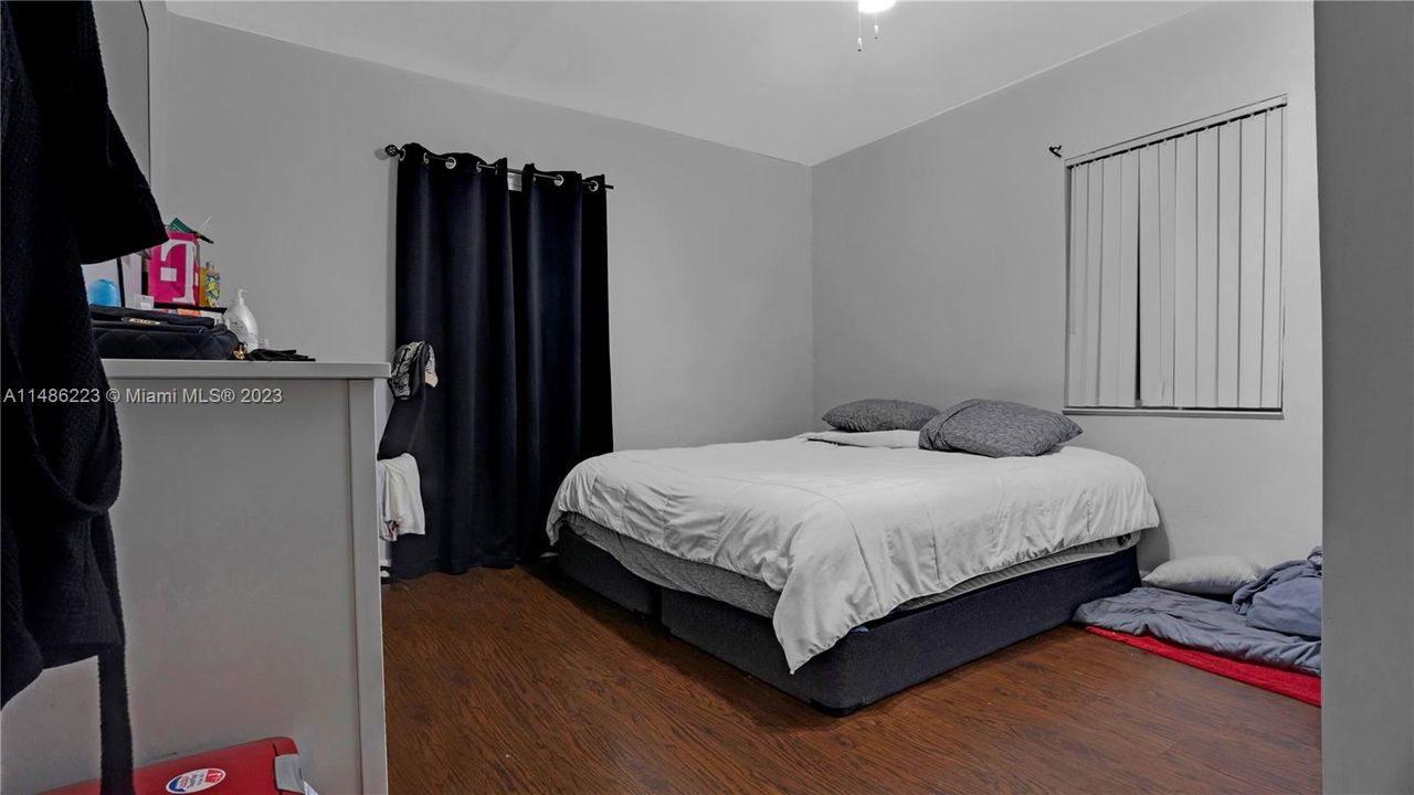 Active With Contract: $279,000 (2 beds, 1 baths, 832 Square Feet)