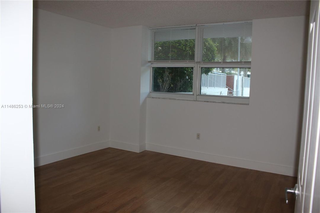 Недавно продано: $420,000 (1 спален, 1 ванн, 750 Квадратных фут)