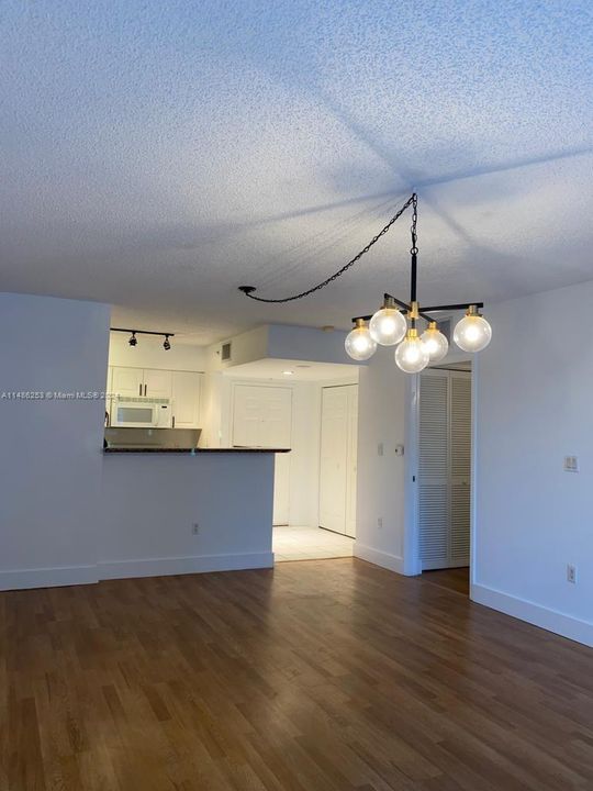 Недавно продано: $420,000 (1 спален, 1 ванн, 750 Квадратных фут)