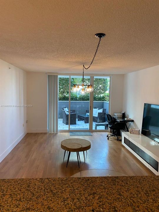 Недавно продано: $420,000 (1 спален, 1 ванн, 750 Квадратных фут)