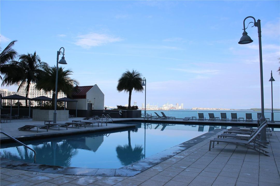 Недавно продано: $420,000 (1 спален, 1 ванн, 750 Квадратных фут)