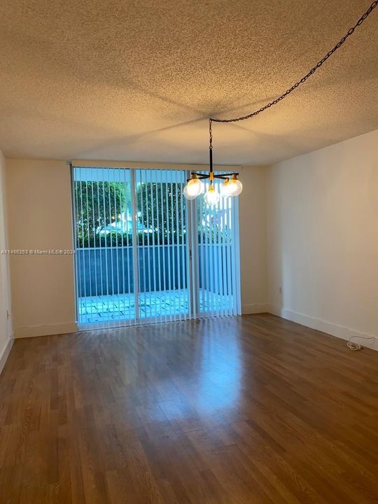 Недавно продано: $420,000 (1 спален, 1 ванн, 750 Квадратных фут)