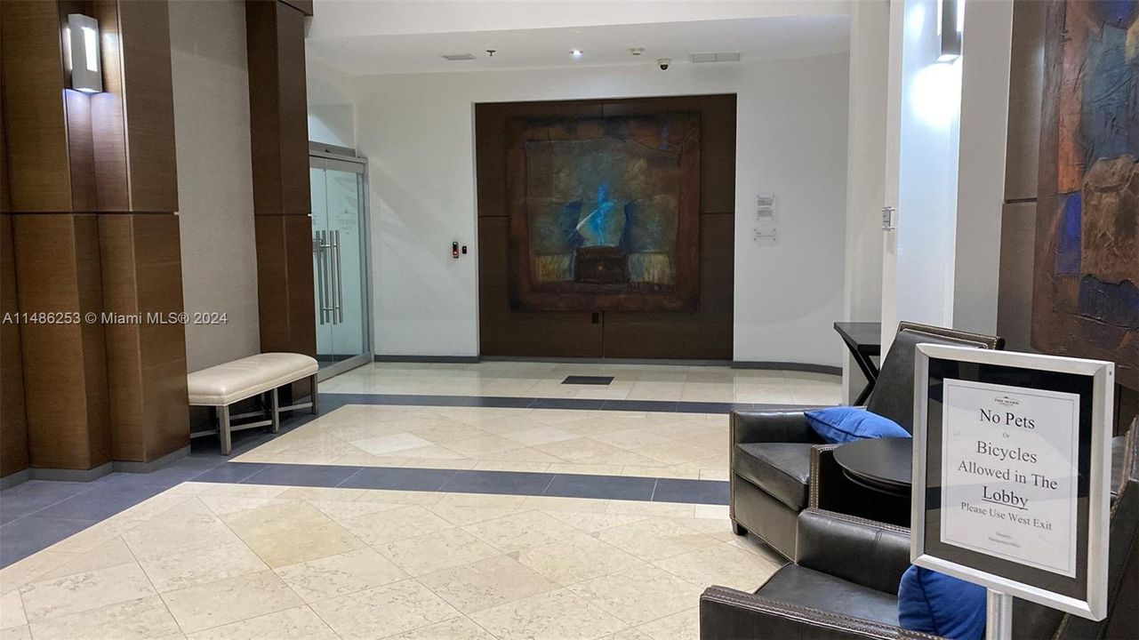 Недавно продано: $420,000 (1 спален, 1 ванн, 750 Квадратных фут)