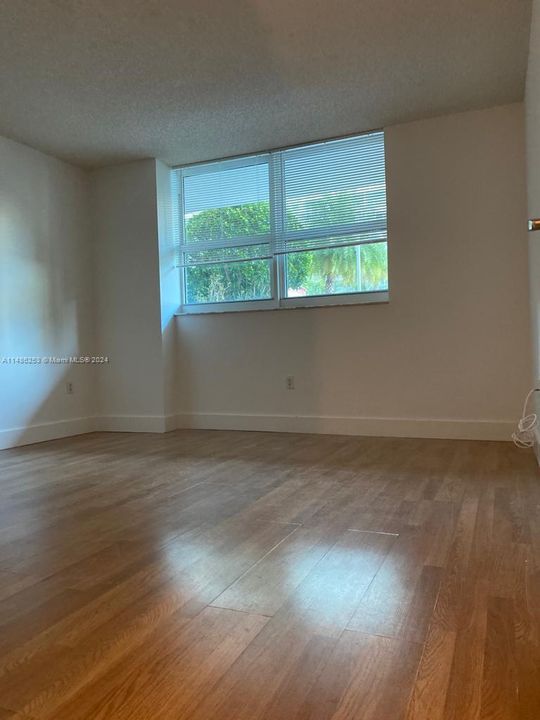 Недавно продано: $420,000 (1 спален, 1 ванн, 750 Квадратных фут)