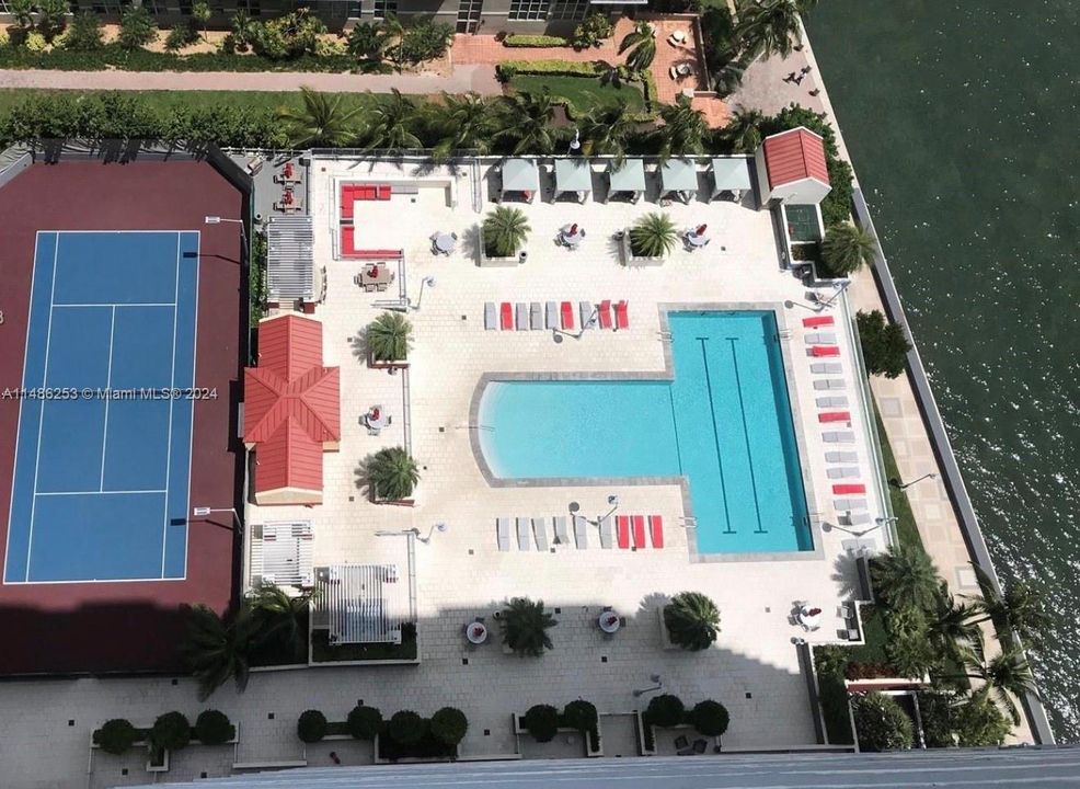 Недавно продано: $420,000 (1 спален, 1 ванн, 750 Квадратных фут)