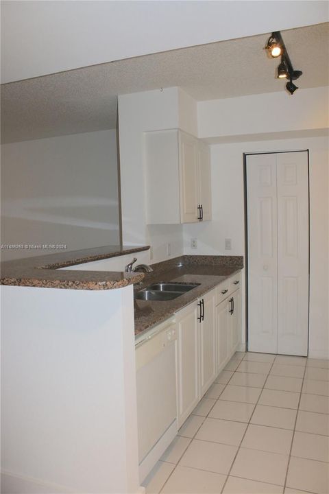 Недавно продано: $420,000 (1 спален, 1 ванн, 750 Квадратных фут)