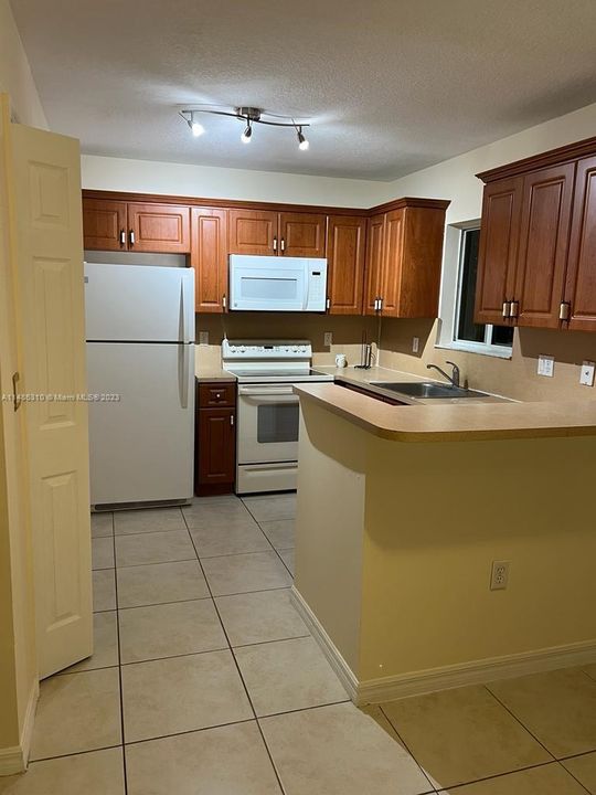 Recently Rented: $1,975 (3 beds, 2 baths, 1099 Square Feet)