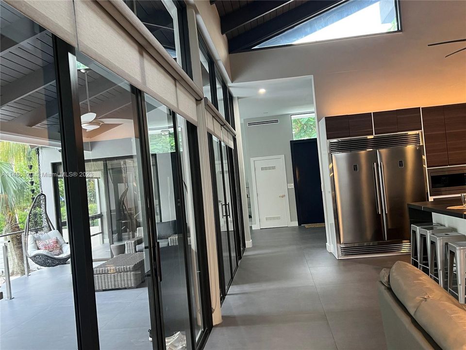 最近售出: $3,690,000 (4 贝兹, 4 浴室, 2500 平方英尺)