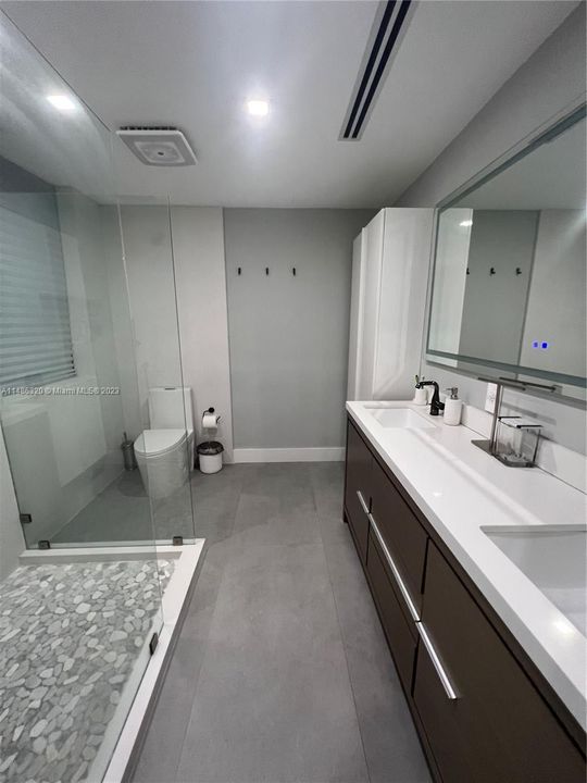 最近售出: $3,690,000 (4 贝兹, 4 浴室, 2500 平方英尺)