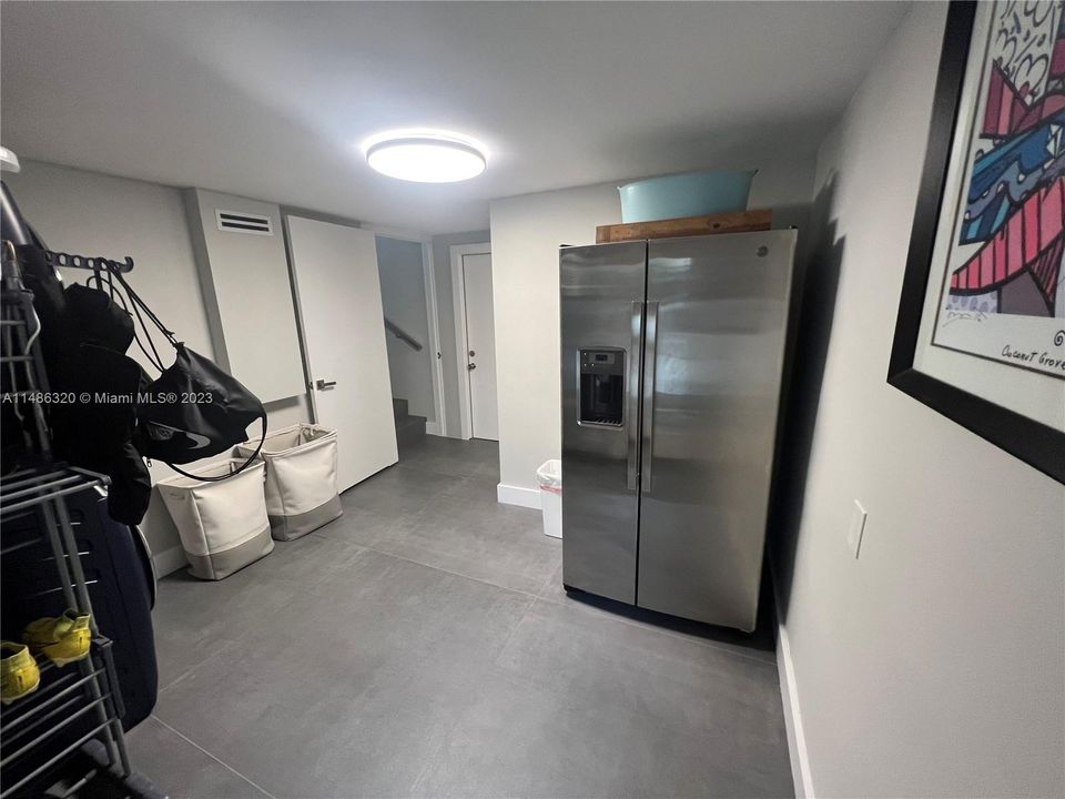 最近售出: $3,690,000 (4 贝兹, 4 浴室, 2500 平方英尺)