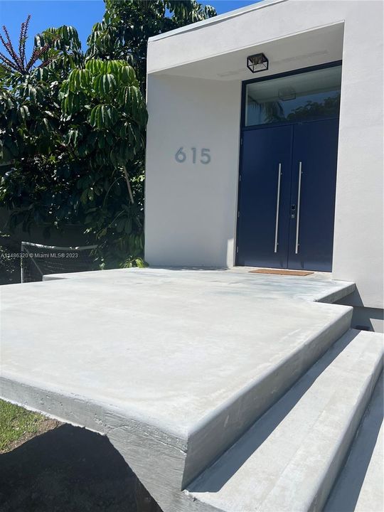 最近售出: $3,690,000 (4 贝兹, 4 浴室, 2500 平方英尺)