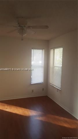 Recently Rented: $1,700 (2 beds, 1 baths, 912 Square Feet)