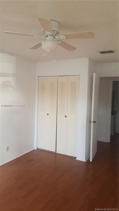 Recently Rented: $1,700 (2 beds, 1 baths, 912 Square Feet)
