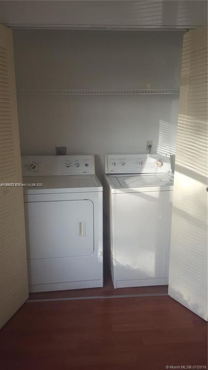 Recently Rented: $1,700 (2 beds, 1 baths, 912 Square Feet)