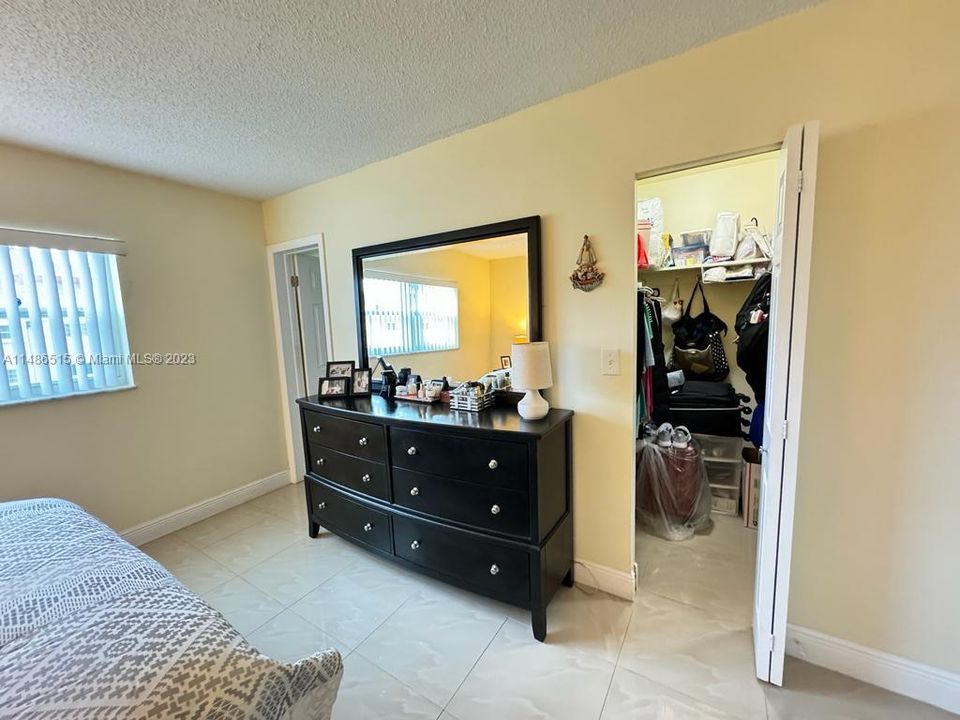 Recently Sold: $149,900 (1 beds, 1 baths, 720 Square Feet)