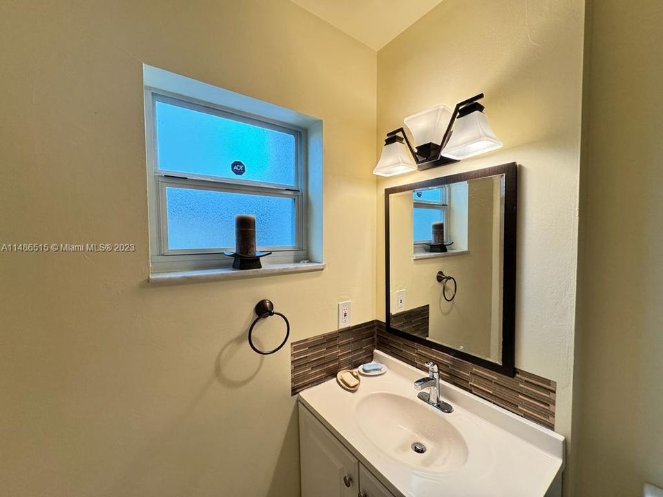 Recently Sold: $149,900 (1 beds, 1 baths, 720 Square Feet)