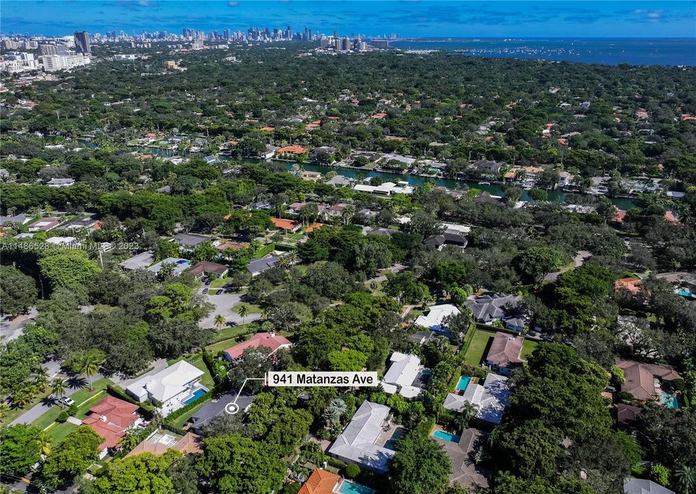 Недавно продано: $1,875,000 (3 спален, 2 ванн, 1780 Квадратных фут)