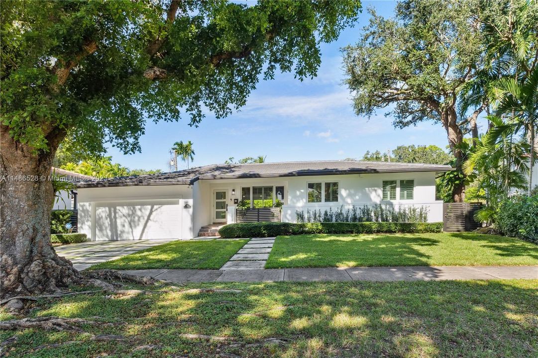 Недавно продано: $1,875,000 (3 спален, 2 ванн, 1780 Квадратных фут)