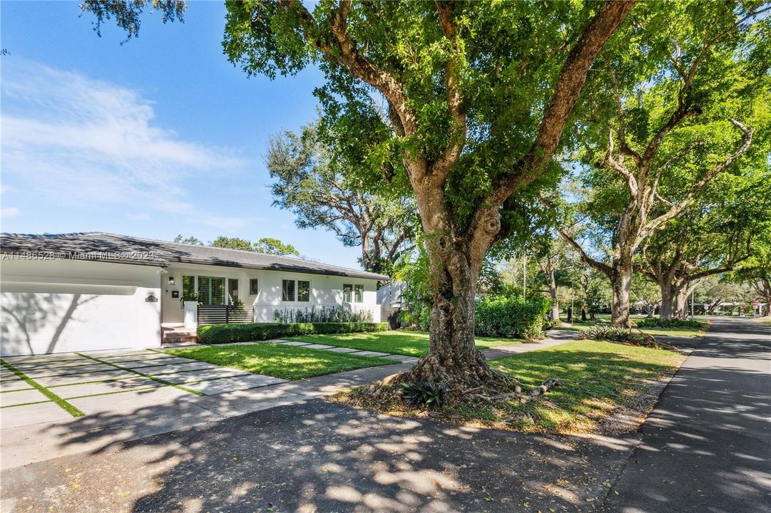 Недавно продано: $1,875,000 (3 спален, 2 ванн, 1780 Квадратных фут)