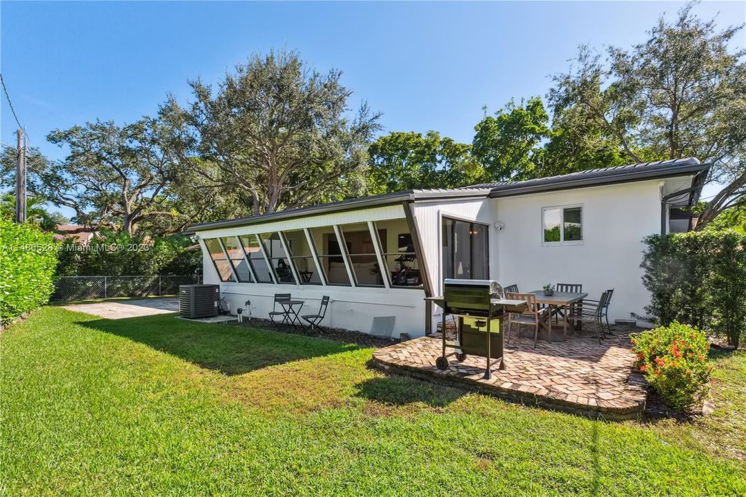 Недавно продано: $1,875,000 (3 спален, 2 ванн, 1780 Квадратных фут)