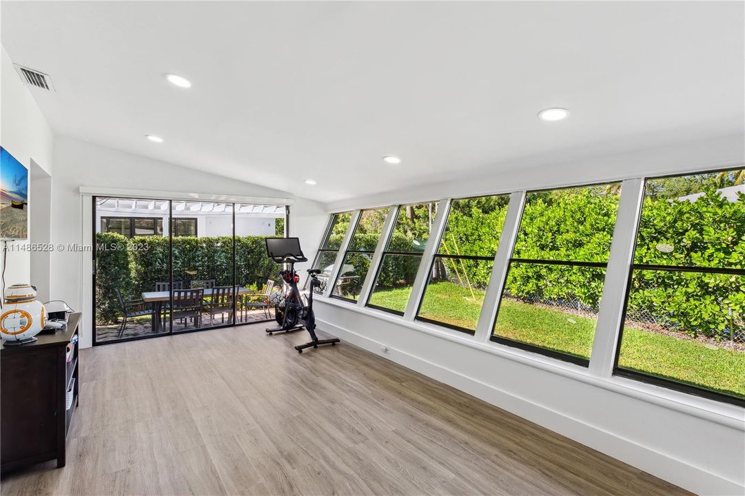 Недавно продано: $1,875,000 (3 спален, 2 ванн, 1780 Квадратных фут)