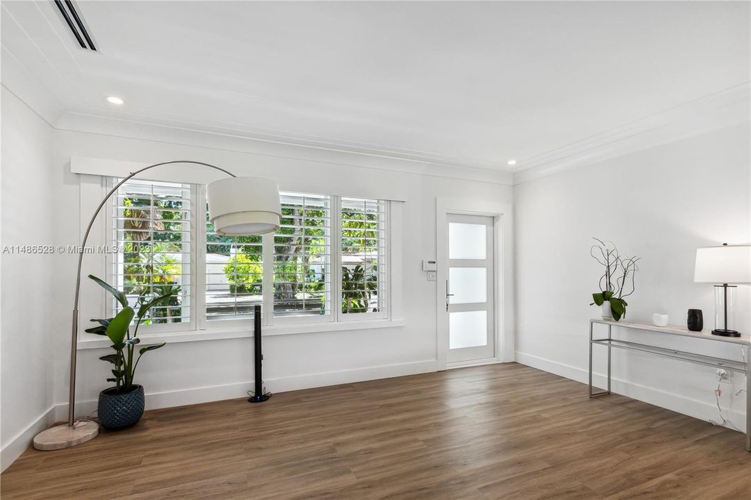 Недавно продано: $1,875,000 (3 спален, 2 ванн, 1780 Квадратных фут)