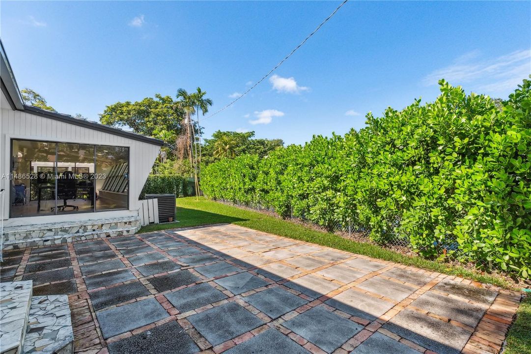 Недавно продано: $1,875,000 (3 спален, 2 ванн, 1780 Квадратных фут)