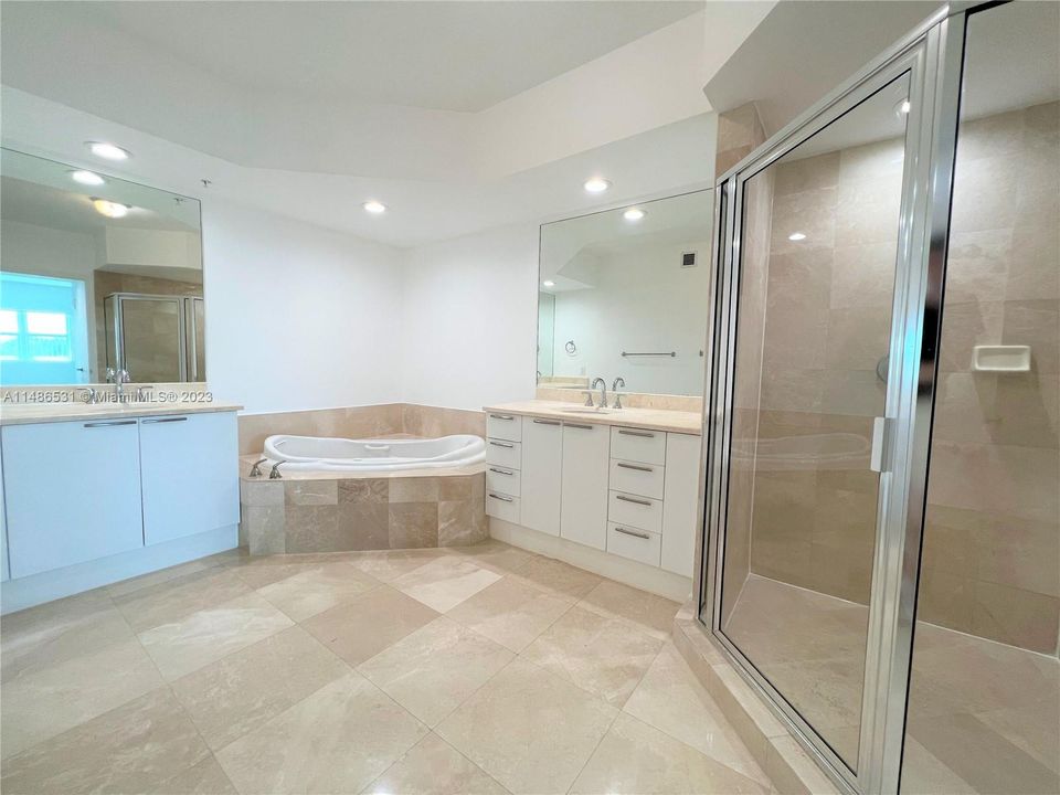 Недавно продано: $385,000 (2 спален, 2 ванн, 1743 Квадратных фут)