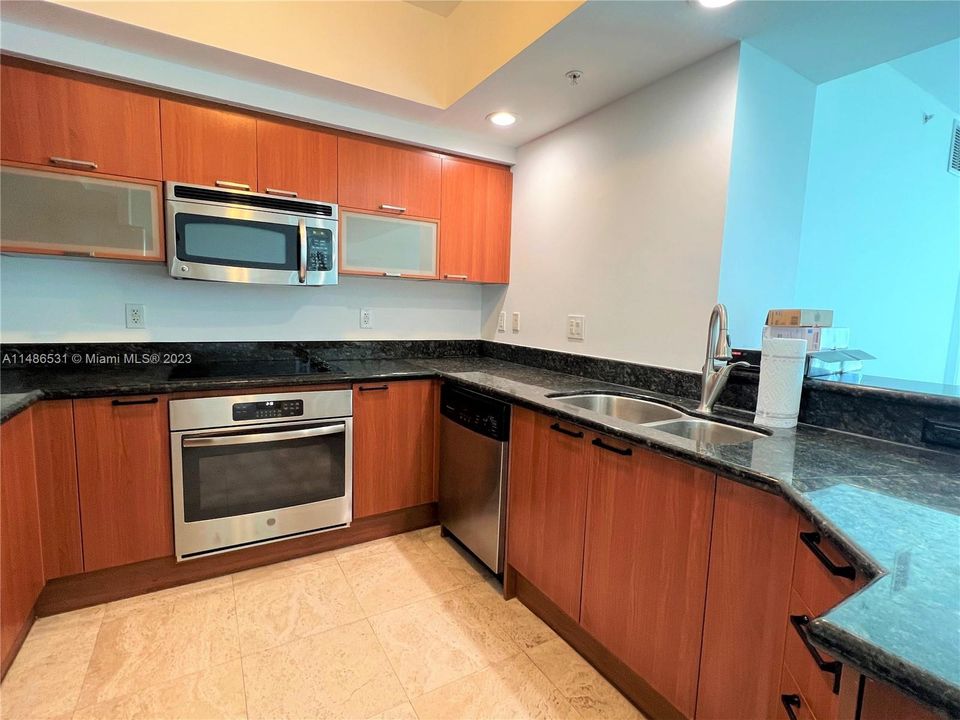 Недавно продано: $385,000 (2 спален, 2 ванн, 1743 Квадратных фут)