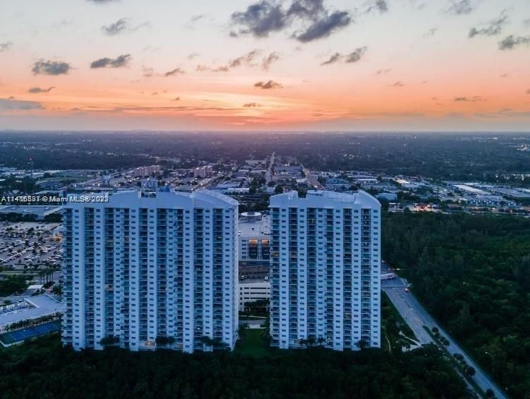 Недавно продано: $385,000 (2 спален, 2 ванн, 1743 Квадратных фут)