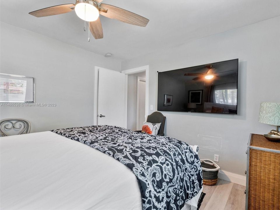 Recently Rented: $1,700 (1 beds, 1 baths, 1965 Square Feet)