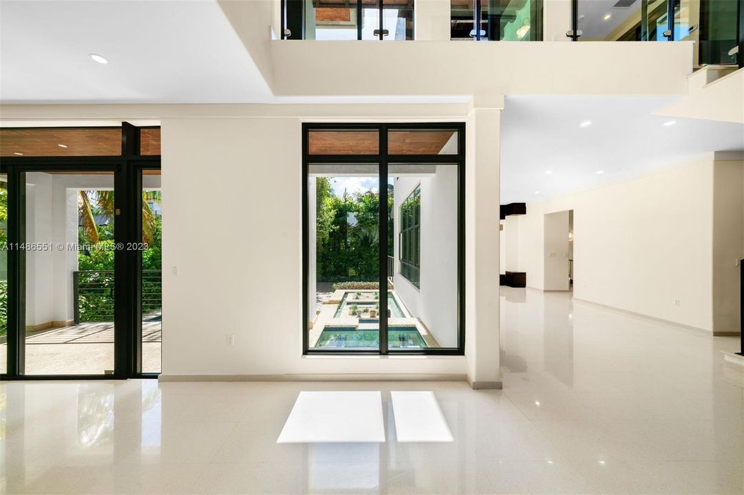 Vendido Recientemente: $4,595,000 (5 camas, 5 baños, 3865 Pies cuadrados)