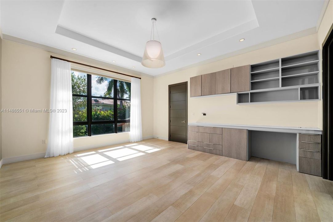 Vendido Recientemente: $4,595,000 (5 camas, 5 baños, 3865 Pies cuadrados)