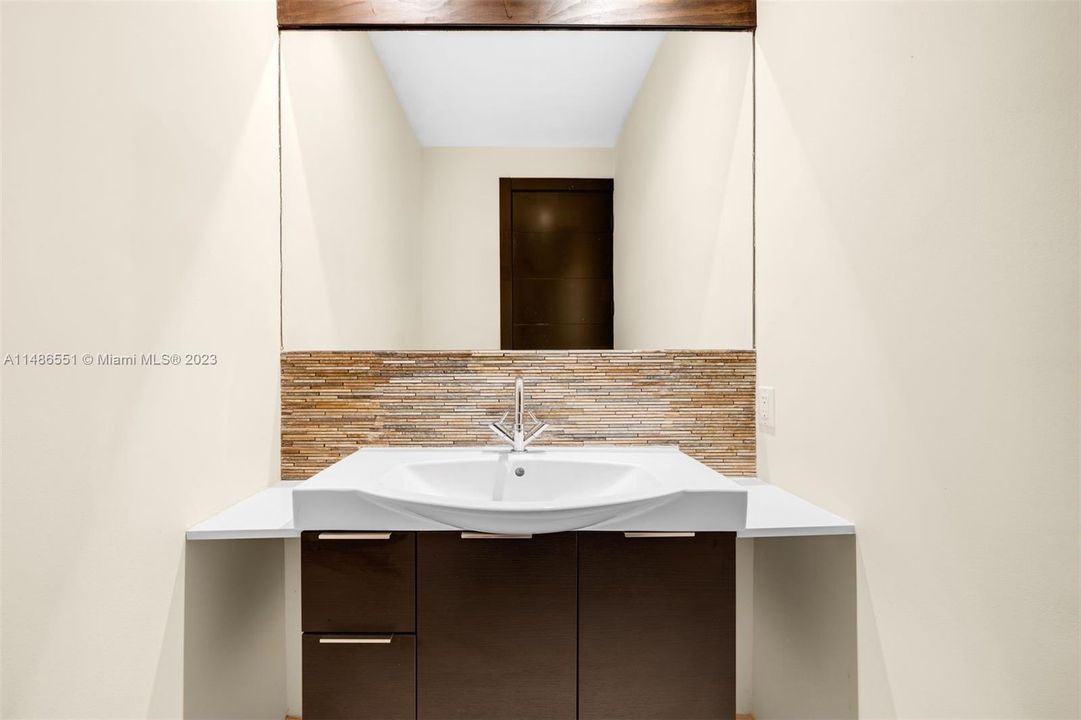 Vendido Recientemente: $4,595,000 (5 camas, 5 baños, 3865 Pies cuadrados)