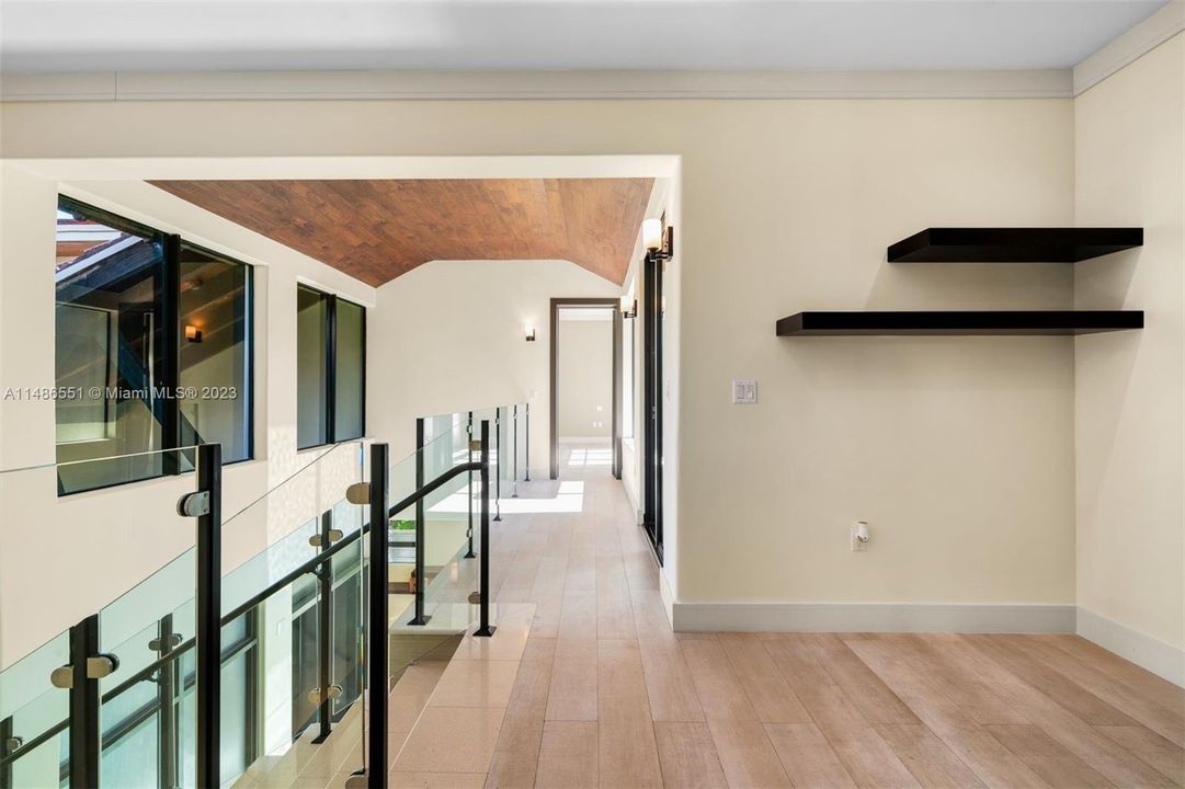 Vendido Recientemente: $4,595,000 (5 camas, 5 baños, 3865 Pies cuadrados)