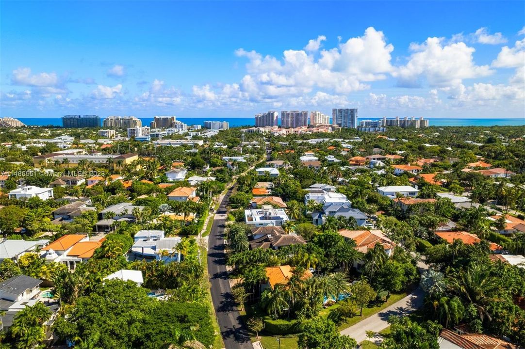 Vendido Recientemente: $4,595,000 (5 camas, 5 baños, 3865 Pies cuadrados)