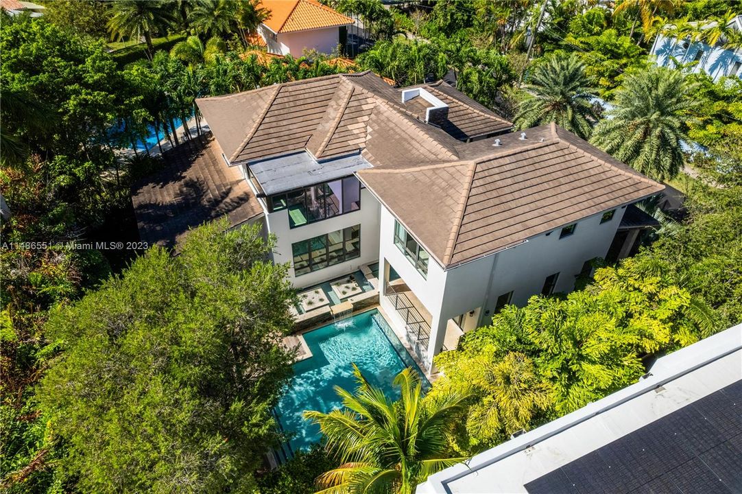 Vendido Recientemente: $4,595,000 (5 camas, 5 baños, 3865 Pies cuadrados)
