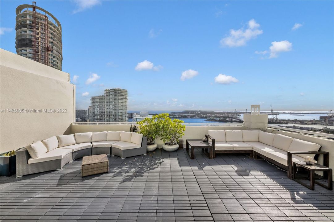For Sale: $3,499,900 (2 beds, 2 baths, 1456 Square Feet)