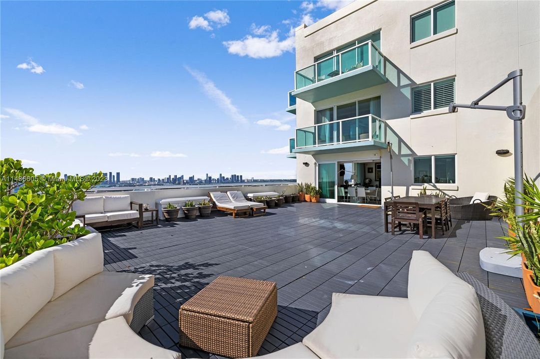 For Sale: $3,500,000 (2 beds, 2 baths, 1456 Square Feet)