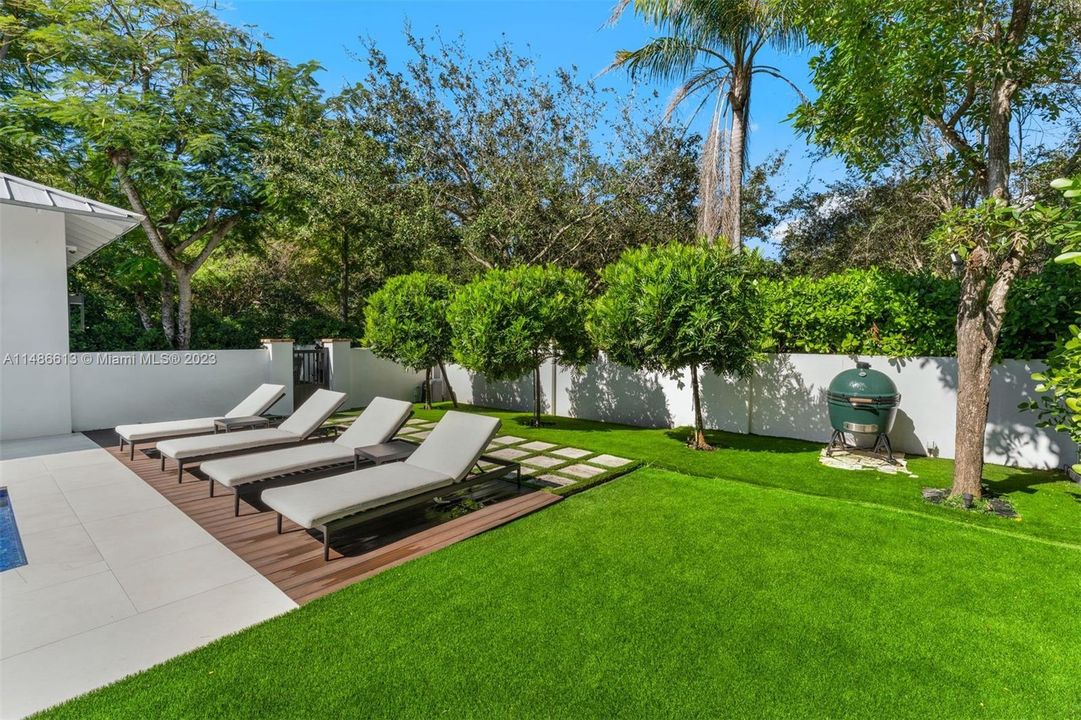 Недавно продано: $4,750,000 (6 спален, 5 ванн, 5035 Квадратных фут)