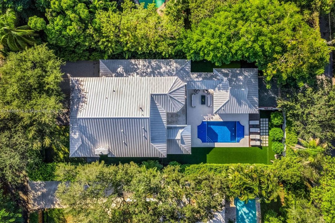 Недавно продано: $4,750,000 (6 спален, 5 ванн, 5035 Квадратных фут)