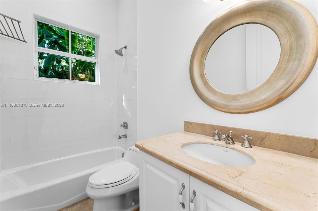 Недавно продано: $4,750,000 (6 спален, 5 ванн, 5035 Квадратных фут)