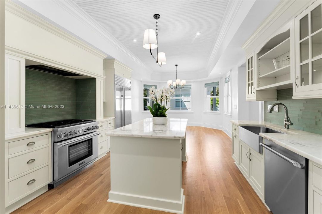 Недавно продано: $4,750,000 (6 спален, 5 ванн, 5035 Квадратных фут)