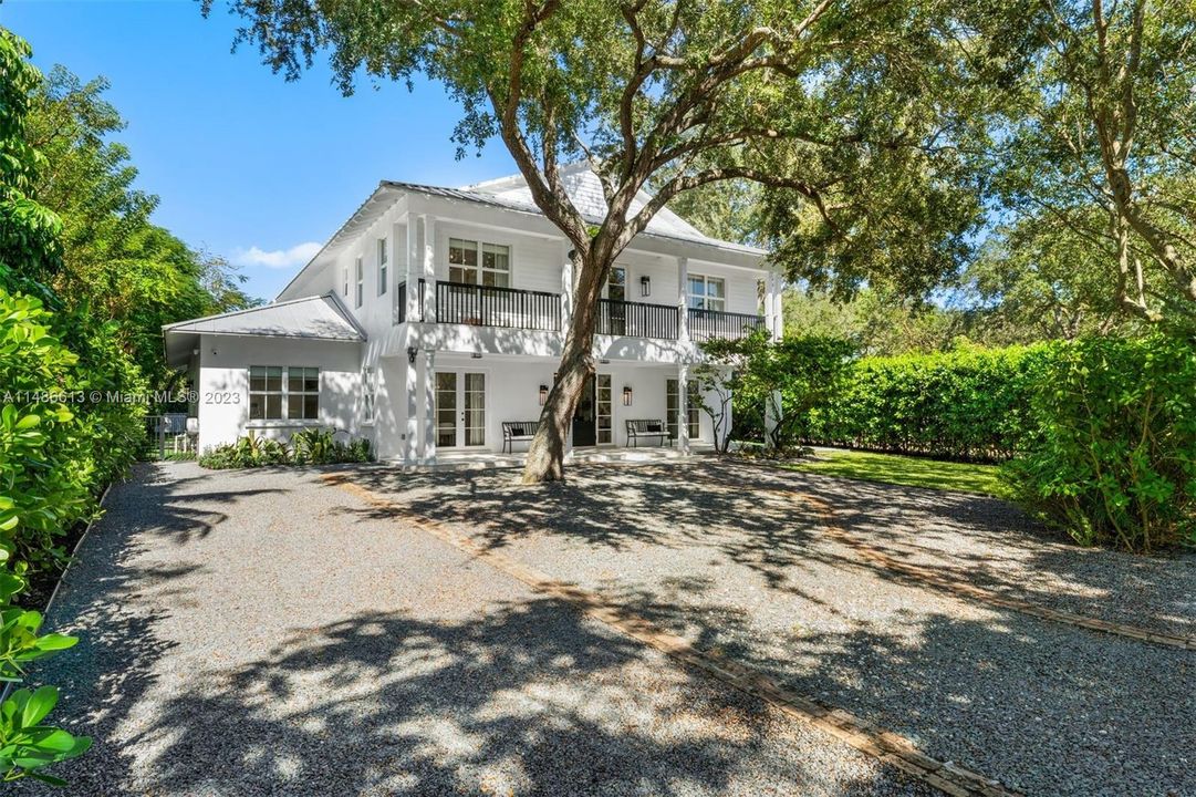 Недавно продано: $4,750,000 (6 спален, 5 ванн, 5035 Квадратных фут)